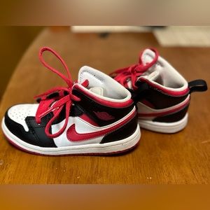 Nike Jordan Retro 1 mid top